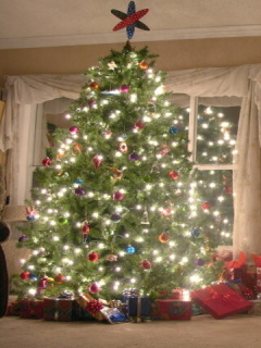 Сверкающая новогодняя елка. Обои для lumia.
